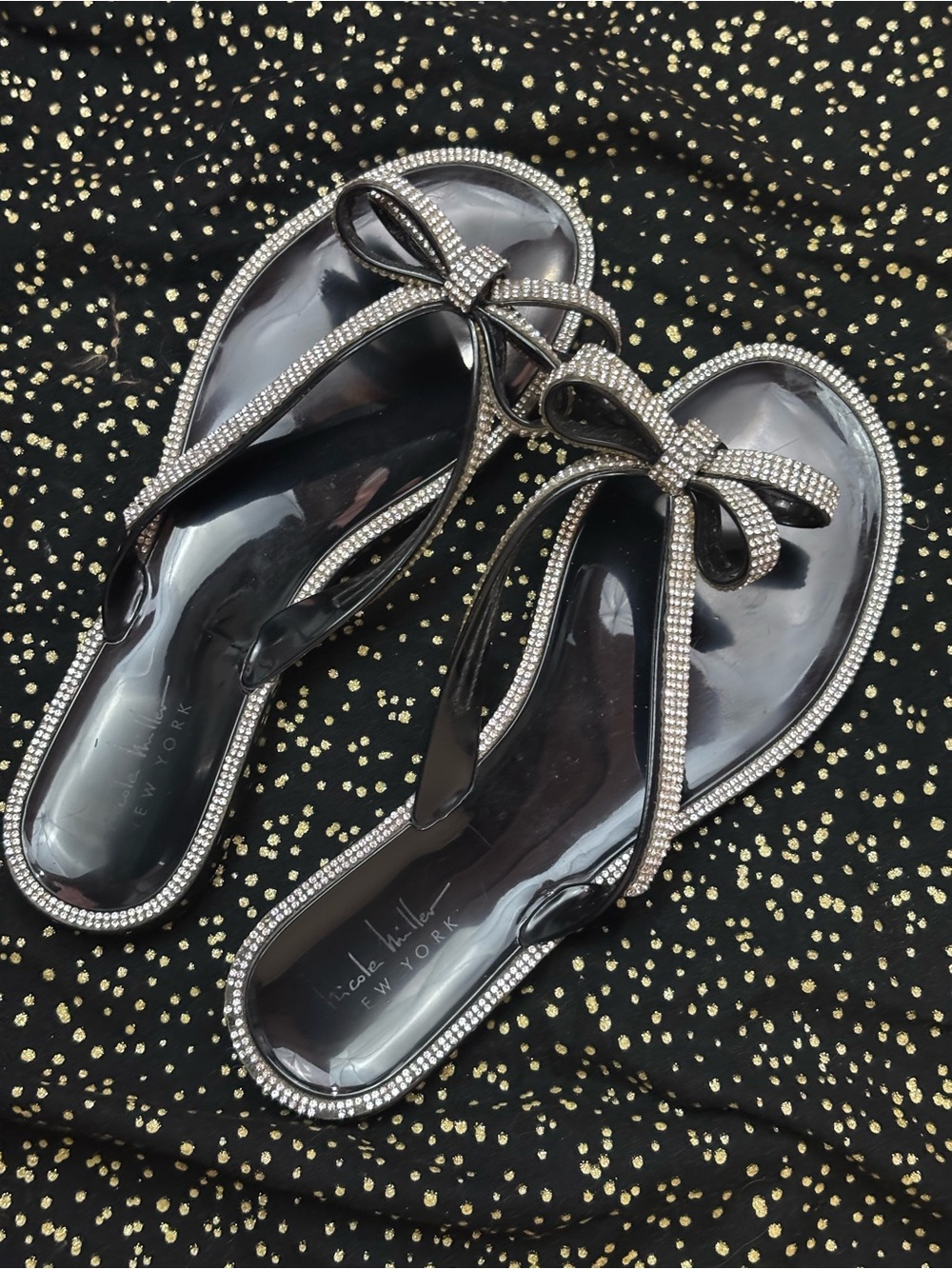 Nicole Miller Black Rhinestone Bow Thong Sandals with Silver Accents z7